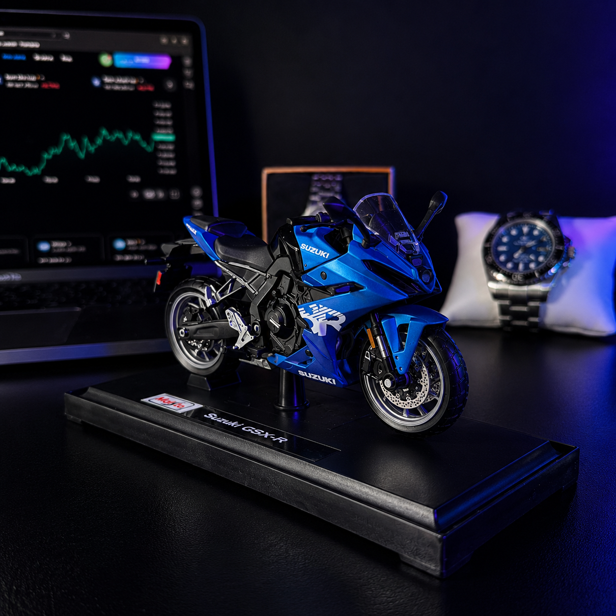 Suzuki GSX-8R 1:18